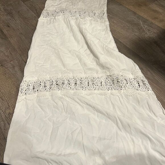 Suboo V Neck White Dress. Size 0. Embroidered Floral Details - Picture 7 of 11